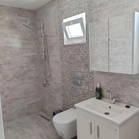 Serene 3-bed With Pool, Stunning Views & Access In