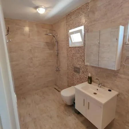 Hotel Serene 3-bed With Pool, Stunning Views & Access In 4*